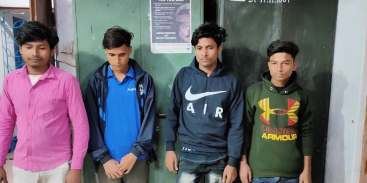 মানিকচকে চোরাই বাইকসহ গ্রেফতার ৪ দুষ্কৃতি