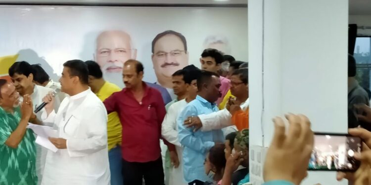 তৃণমূল কংগ্রেসের পূর্ব বর্ধমান জেলা কমিটির সাধারণ সম্পাদকের পদত্যাগ, বিজেপিতে যোগদান