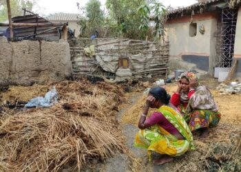 আউশগ্রামে আগুনে ভস্মীভুত তালাবন্ধ বাড়ি-ধানের গোলা, সর্বশান্ত পরিবার