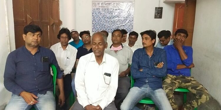 ভোটের মুখেই দলের ব্লক সভাপতির বিরুদ্ধে বিদ্রোহ ঘোষণা রায়নার তৃণমূলের জনপ্রতিনিধিদের