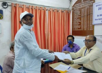 মনোনয়ন ঘিরে উৎসবের আমেজ বর্ধমান শহরে, মনোনয়ন জমা করলেন ভাতারের তৃণমূল প্রার্থী