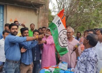 ভাতারে বিজেপি ছেড়ে তৃণমূলে যোগদান