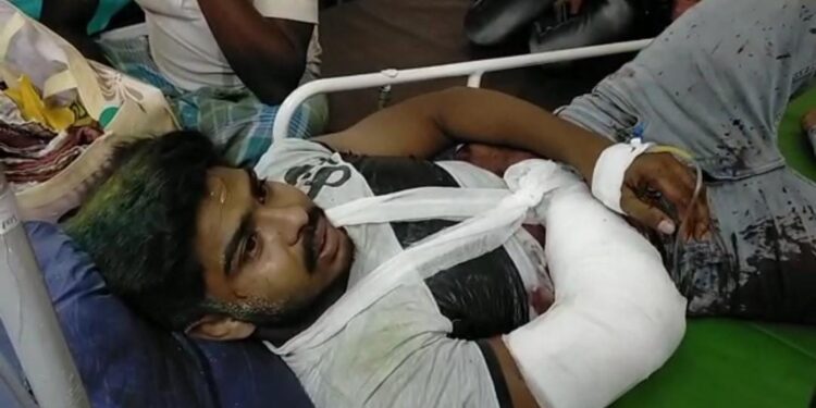 দুই পরিবারের বিবাদের সময় চললো গুলি, গুলি লক্ষ্যভ্রষ্ট  হয়ে জখম বাইক আরোহী যুবক
