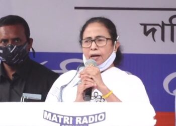 ‘বাংলার সরকার বিনা পয়সায় চাল দেয়,আর ৯০০ টাকায় গ্যাস কিনে ফোটাতে হয়’ : মুখ্যমন্ত্রী