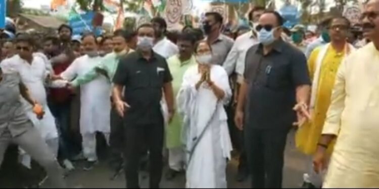 মনোনয়ন জমা দিলেন মুখ্যমন্ত্রী, নির্বাচনী কার্যালয়ের উদ্বোধন শুভেন্দুর