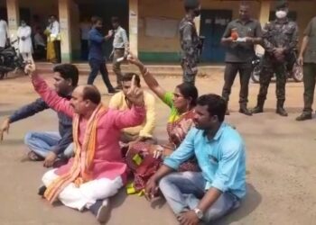 তৃণমূলের মাইক ও বিজেপির ঢাক বাজানো নিয়ে অশান্তির জেরে হুলুস্থুল বিষ্ণুপুর