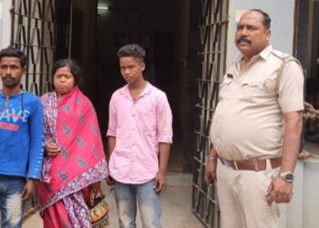 স্বামীর উপর অভিমান করে বাড়ি থেকে পালিয়ে আসা বধুকে উদ্ধার করল পুলিশ