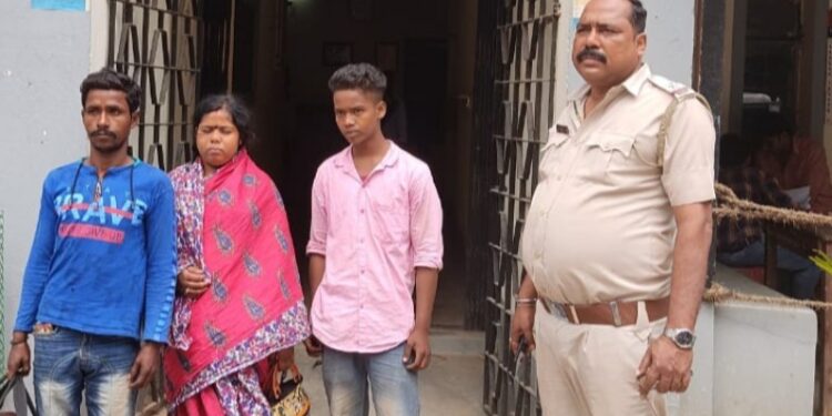 স্বামীর উপর অভিমান করে বাড়ি থেকে পালিয়ে আসা বধুকে উদ্ধার করল পুলিশ