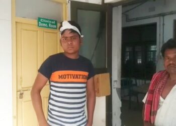 জমি থেকে মাটি তোলা নিয়ে ঝামেলা, প্রতিবেশীর মারে জখম ৪