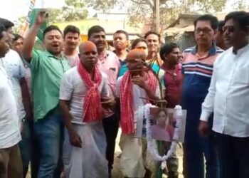 বিজেপিতে যোগ দেওয়ায় নেত্রীর শ্রাদ্ধানুষ্ঠান করল তৃণমূল নেতাকর্মীরা