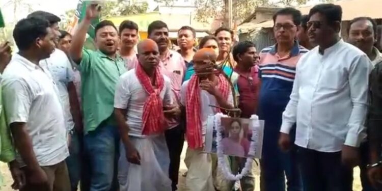 বিজেপিতে যোগ দেওয়ায় নেত্রীর শ্রাদ্ধানুষ্ঠান করল তৃণমূল নেতাকর্মীরা