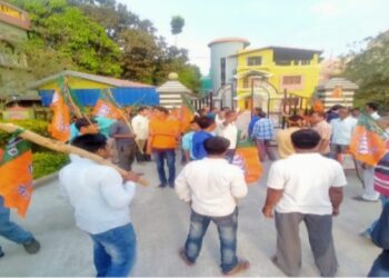 পূর্ব বর্ধমান জেলায় প্রার্থী নিয়ে চরমে উঠলো বিজেপি কর্মীদের বিক্ষোভ