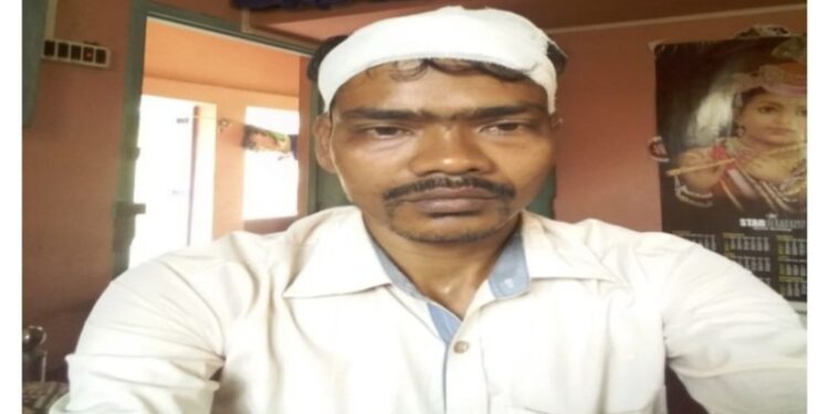 বিজেপির বুথ সভাপতিকে মারধোর করে মাথা ফাটিয়ে দেওয়ায় অভিযোগ তৃণমূলের বিরুদ্ধে