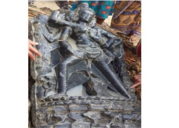 পুকুর সংস্কারের সময় প্রাচীন শিলামূর্তি উদ্ধার কাটোয়ায়