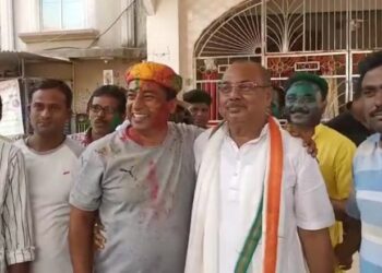 চাঁচলে বিজেপি প্রার্থীর বাড়িতে ভোট প্রার্থনায় তৃণমূল প্রার্থী