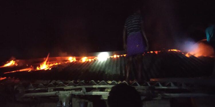 ভাতারে ভয়াবহ আগুনে ভস্মীভুত গোয়ালঘর