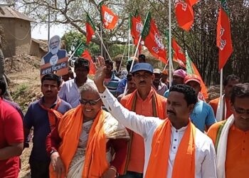 কাটোয়া বিধানসভার দলীয় প্রার্থীকে নিয়ে প্রচারে ঝড় তুললেন বিজেপির জেলা সভাপতি