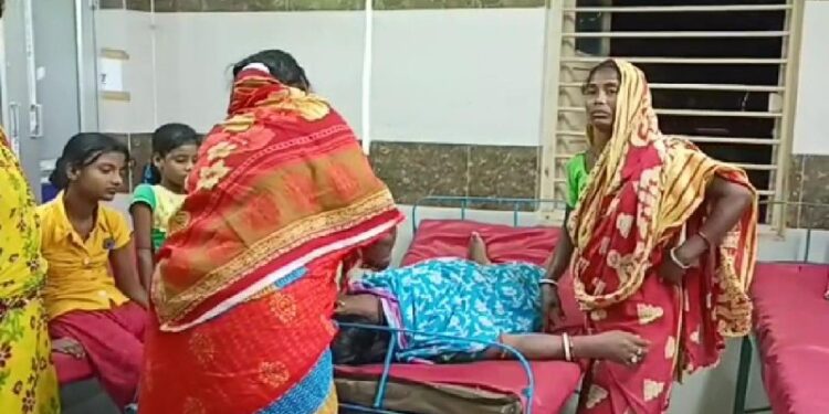 অ্যাসিড হামলায় দগ্ধ বিজেপি সাংসদ সৌমিত্র খাঁর বিরুদ্ধে অভিযোগ দায়ের করা তৃণমূল সমর্থক