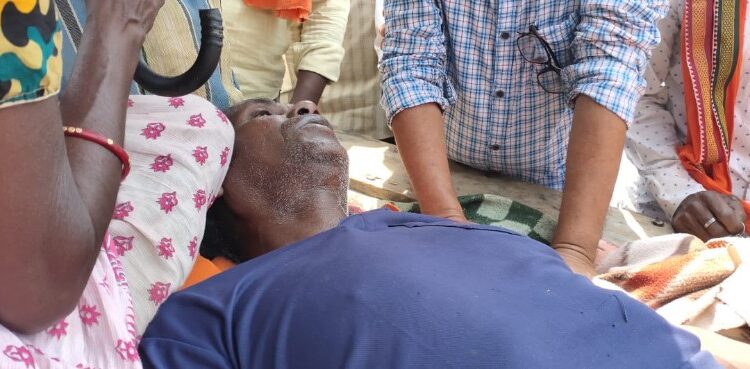 আউশগ্রামে দলীয় প্রার্থীর সঙ্গে প্রচারে বেড়িয়ে আক্রান্ত তিন বিজেপি কর্মী