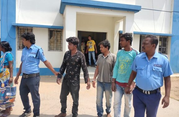 বন্ধুদের সঙ্গে নিয়ে শাশুড়িকে গনধর্ষন ! গ্রেফতার জামাইসহ ৩