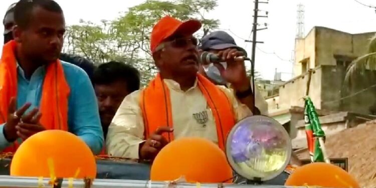 “যারা নির্বাচনে হেরে যাচ্ছে তারাই নির্বাচন ভন্ডুল করে দিতে চাইছে” : দিলীপ ঘোষ