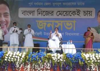 পশ্চিমবঙ্গে কোভিড সংক্রমন বৃদ্ধির জন্য প্রধানমন্ত্রীর দিকে আঙুল তুললেন মুখ্যমন্ত্রী