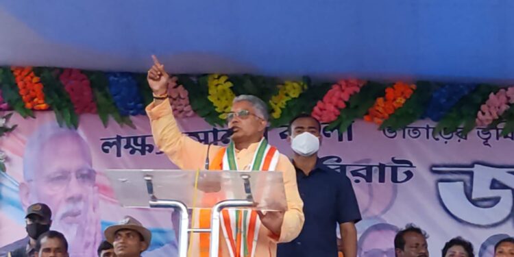 “যতক্ষন না ম্যাচ শেষ হচ্ছে দিদিকে ছাড়ব না”  : দিলীপ ঘোষ