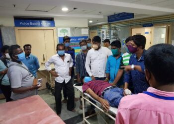 পূর্বস্থলীতে বিজেপির প্রচার গাড়িতে হামলার অভিযোগ তৃণমূলের বিরুদ্ধে, জখম ৫