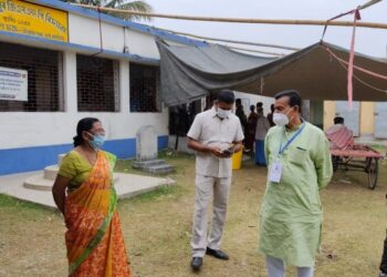 ‘জয় শ্রীরাম’ বলায় তৃণমূলের আপত্তিতে বুথ থেকে বিদায় নিতে হল থার্ড পোলিং অফিসারকে