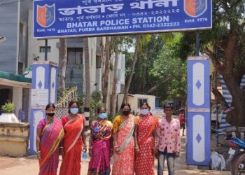 ভাতারে ভোট মিটতেই বিজেপি সমর্থকদের বাড়ি বাড়ি গিয়ে ভাঙচুর চালানো ও হুমকি  দেওয়ার অভিযোগ তৃণমূল কর্মীর বিরুদ্ধে