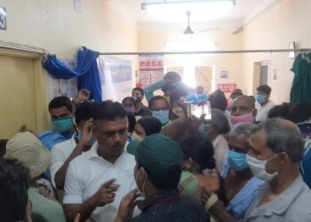 কোভিড বিধি না মানলে গ্রেফতার, হুঁশিয়ারি দিয়ে প্রচার কাটোয়া থানার পুলিশের