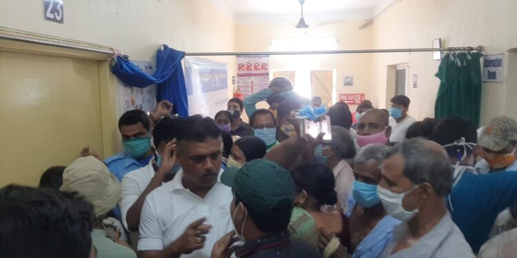 কোভিড বিধি না মানলে গ্রেফতার, হুঁশিয়ারি দিয়ে প্রচার কাটোয়া থানার পুলিশের