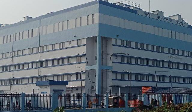 কোভিড চিকিৎসা নিয়ে কালনা হাসপাতাল ও পৌরসভাকে সমন্বয় রেখে কাজ করার নির্দেশ জেলা শাসকের