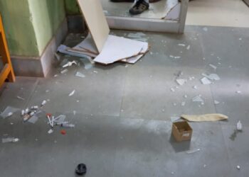 শ্বাসকষ্ট জনিত কারনে রোগীর মৃত্যু ঘিরে উত্তেজনা কেতুগ্রাম ব্লক হাসপাতালে, চিকিৎসক-নার্সকে মারধরের অভিযোগ, ভাঙচুর,গ্রেফতার ২