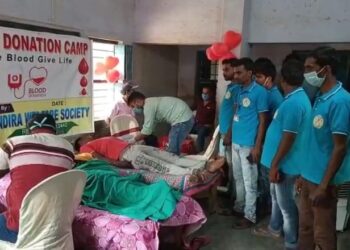 ব্লাড ব্যাঙ্কের রক্ত সংকট মেটাতে  রক্তদান শিবিরের আয়োজন করল মঙ্গলকোট ওয়েলফেয়ার সোসাইটি