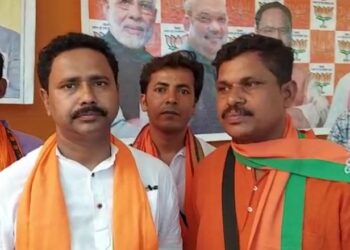 দল ক্ষমতায় না আসা পর্যন্ত জুতো না পড়ার প্রতিজ্ঞা কেতুগ্রামের বিজেপি কর্মীর