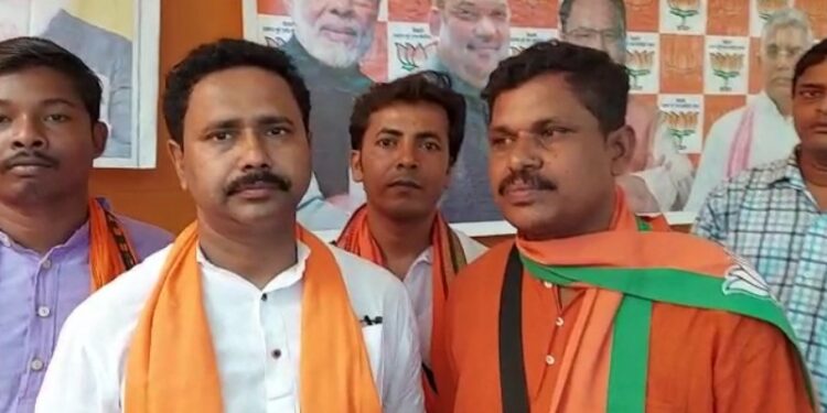 দল ক্ষমতায় না আসা পর্যন্ত জুতো না পড়ার প্রতিজ্ঞা কেতুগ্রামের বিজেপি কর্মীর