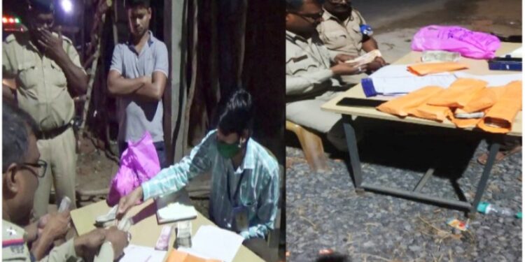 মঙ্গলকোটে নাকা চেকিংয়ের সময় ১০ লক্ষ টাকা উদ্ধার করল পুলিশ