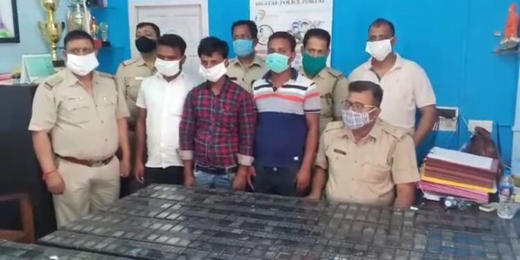 পুরাতন মালদায় পাঁচ শতাধিক চোরাই মোবাইলসহ ধৃত ৩