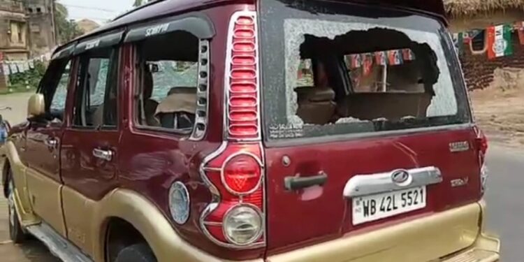 ভোট ঘিরে অশান্ত কেতুগ্রাম, বোমাবাজি, বিজেপির নির্বাচনী এজেন্টের গাড়ি ভাঙচুর, বিজেপি প্রার্থীকে ঘেরাও করে রাখার অভিযোগ তৃণমূল কর্মীদের বিরুদ্ধে