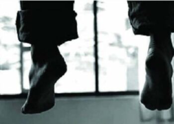 কাটোয়ায় ব্যাবসায়ীর ঝুলন্ত দেহ উদ্ধার