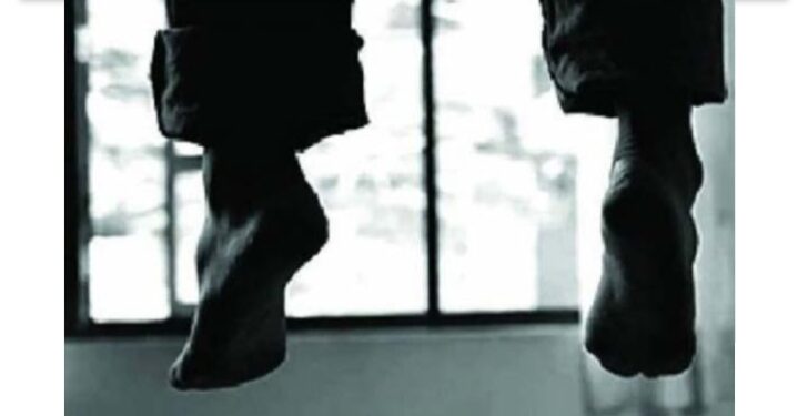 কাটোয়ায় ব্যাবসায়ীর ঝুলন্ত দেহ উদ্ধার