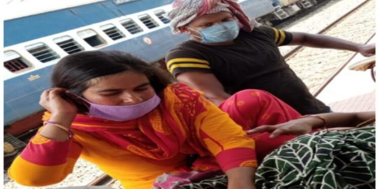 কাটোয়ায় রেলপুলিশের সহযোগিতায় প্লাটফর্মে সন্তানের জন্ম দিলেন বধু