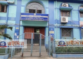 আউশগ্রাম-১ বিডিও অফিসে তালা ঝোলালেন পঞ্চায়েত সমিতির সভাপতি, না জানিয়ে টীকাকরন চলায় ক্ষোভ