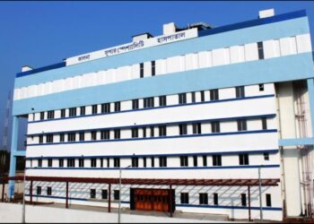 কোভিড ওয়ার্ডের বেডে পড়ে মৃতদেহ !  অসন্তোষ কালনা হাসপাতালে