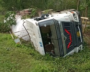 মঙ্গলকোটে এলপিজি ট্যাঙ্কার উলটে গ্যাস লিক, আতঙ্ক এলাকায়