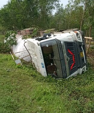 মঙ্গলকোটে এলপিজি ট্যাঙ্কার উলটে গ্যাস লিক, আতঙ্ক এলাকায়