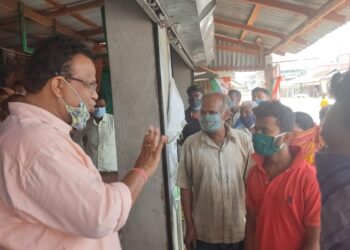 পূর্ব বর্ধমানে তৃণমূল কর্মীরাই ঘরে ফেরাচ্ছে বিজেপি কর্মীদের – খোলাচ্ছে দোকান