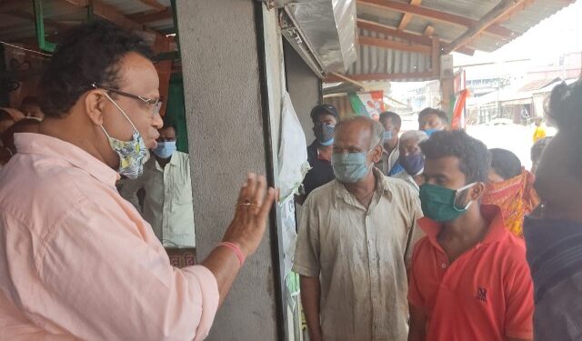 পূর্ব বর্ধমানে তৃণমূল কর্মীরাই ঘরে ফেরাচ্ছে বিজেপি কর্মীদের – খোলাচ্ছে দোকান