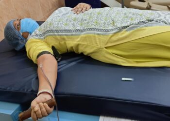 থ্যালাসেমিয়া আক্রান্ত ছাত্রীকে রক্ত দিয়ে প্রাণ বাঁচালেন কাটোয়ার গৃহবধু